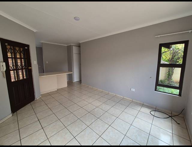 3 BEDROOM TOWNHOUSE FOR SALE IN VANDERBIJLPARK SE 3